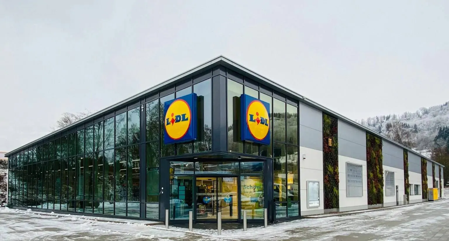 Lidl supermarket in Düsseldorf, Germany, built by KBS, photo 1 of 6