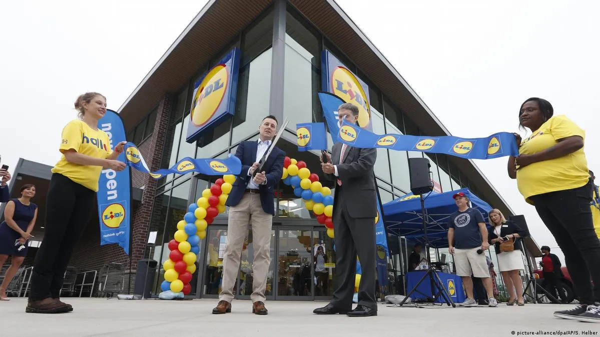 Lidl supermarket in Düsseldorf, Germany, built by KBS, photo 5 of 6