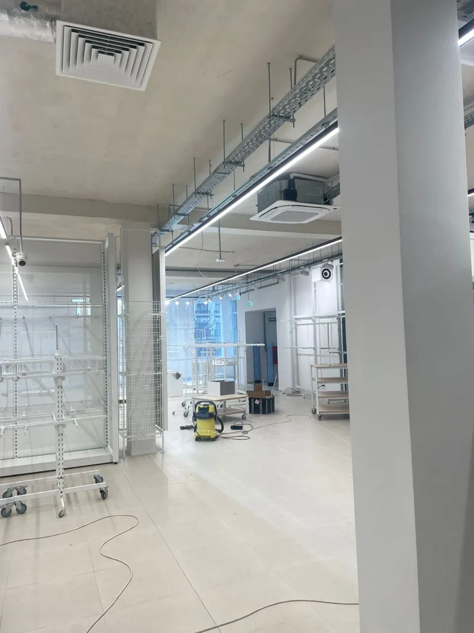 Sinsay clothing stores in Ukraine, Moldova, built by KBS, photo 14 of 15