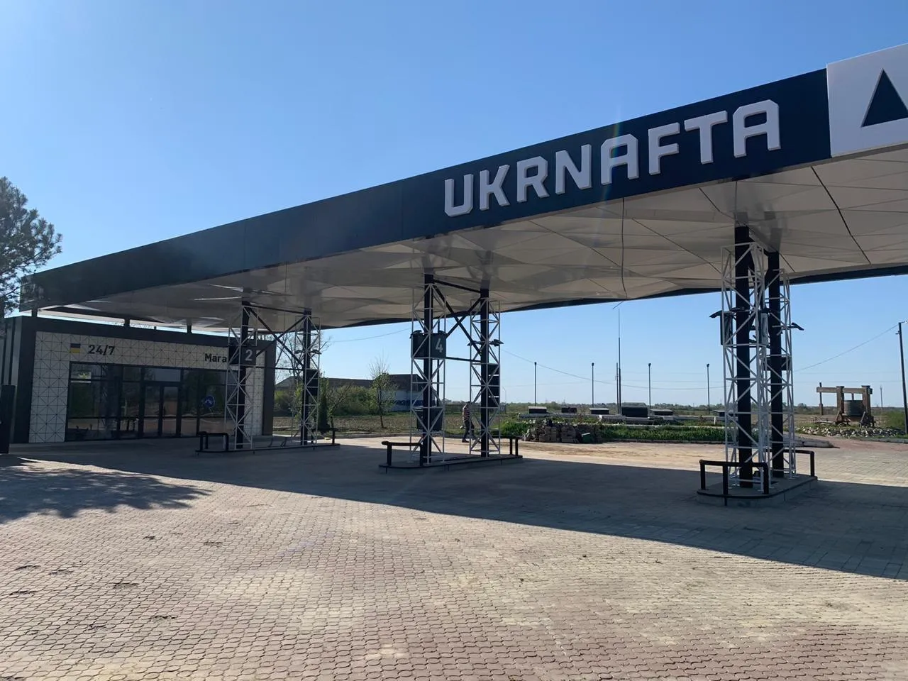 Ukrnafta fuel station network in Ukraine, built by KBS, photo 4 of 6
